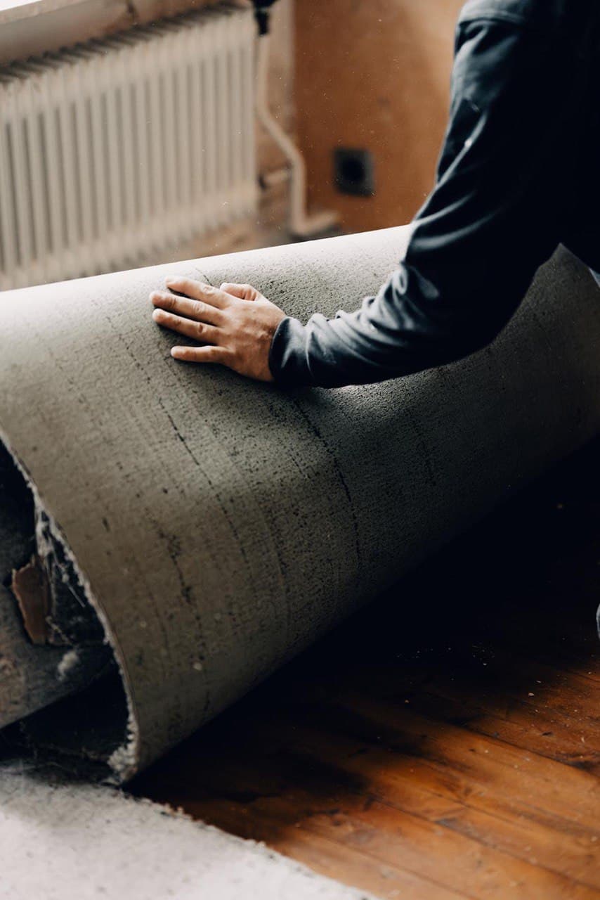 Teppichboden aufrollen